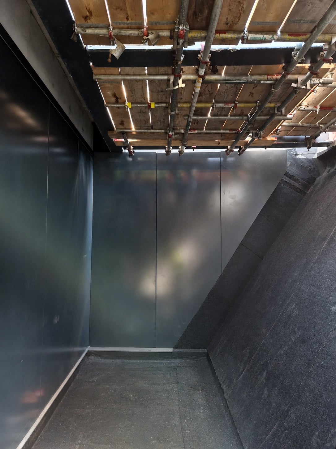 Google KGX1 — site photo 2